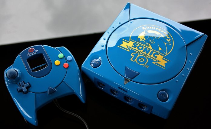 Dreamcast personalizado em comemoração ao aniversário de Sonic, por Zoki64