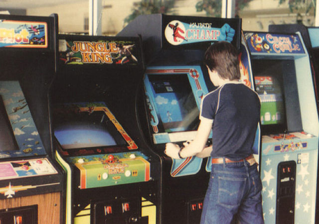arcade-room-1980s
